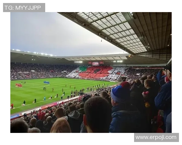 假扮足球巨星走进绿茵场，体验成为传奇球员的激情与挑战